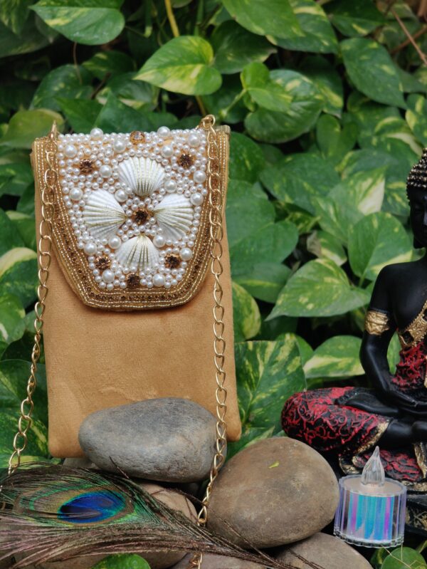 BEIGE TRINGLE PHONE CARRY POUCH