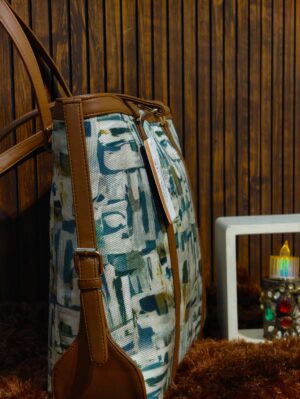 ARTFUL CARY TOTE
