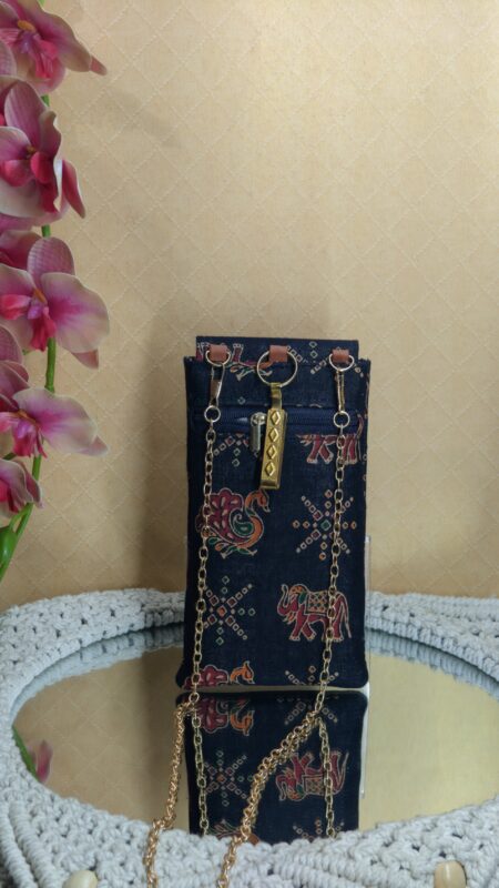 PEACOCK PATAKHA (BLACKISH NAVY)