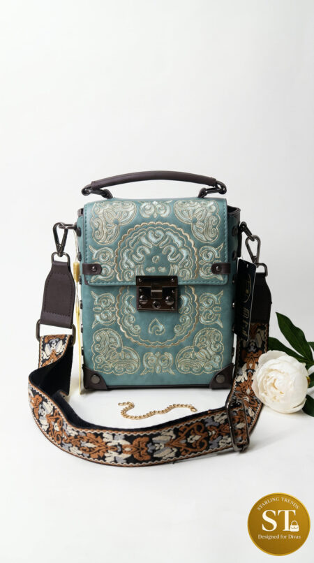 DETAILED BOX 4.0 Sling Bag