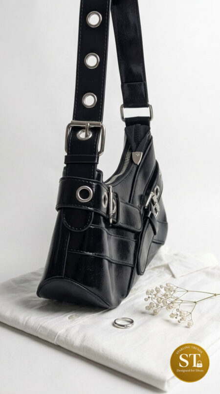 ONYX BUCKLE SLING BAG (Black)
