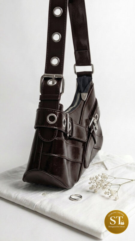 ONYX BUCKLE SLING BAG (Brown)