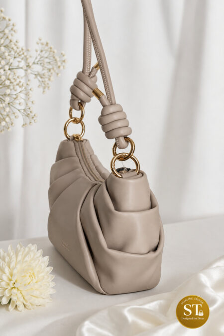 KNOT HORIZON SLING BAG (CREME)