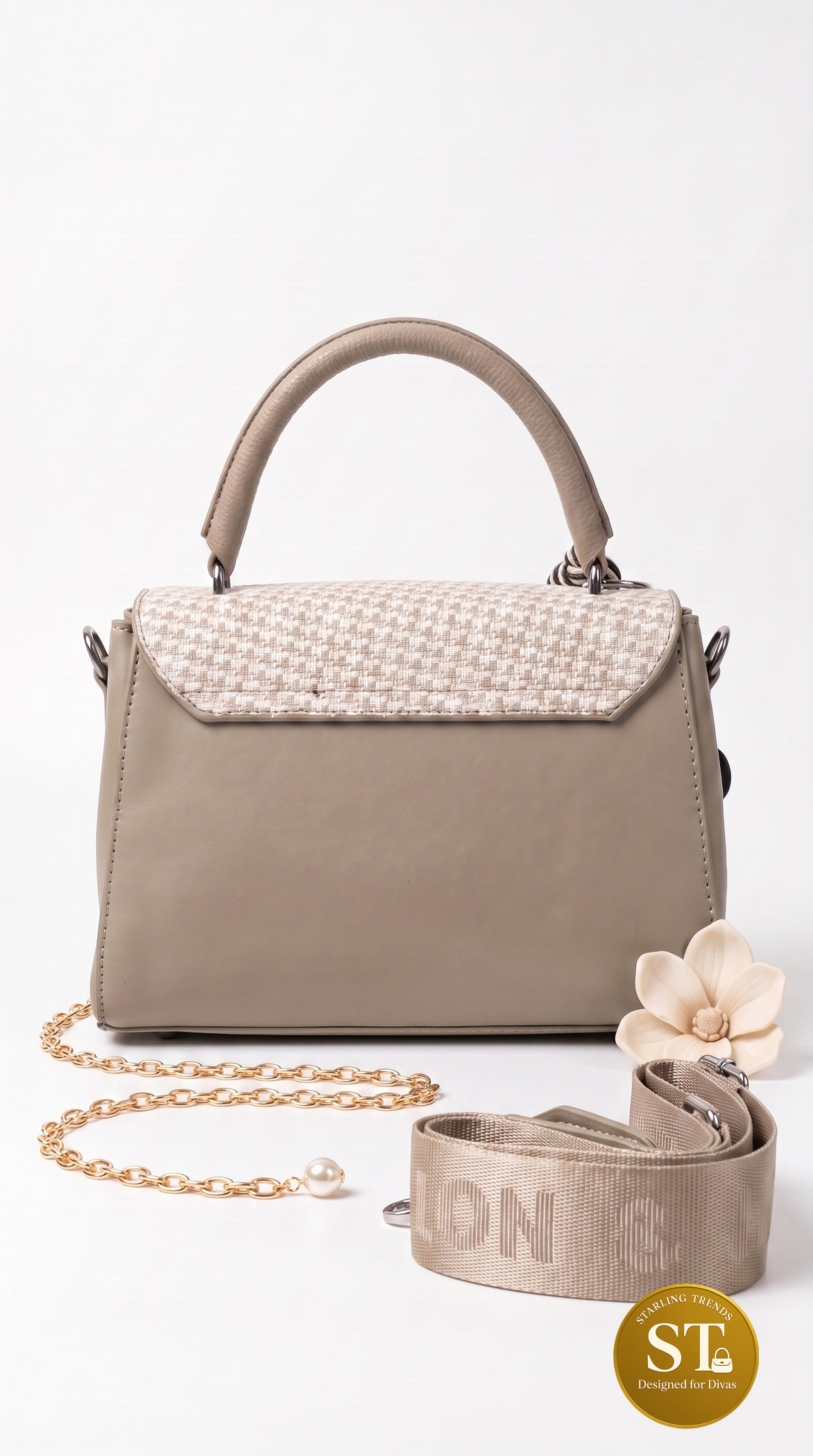 WOVEN CHARM SLING BAG (BIEGE) - Image 3
